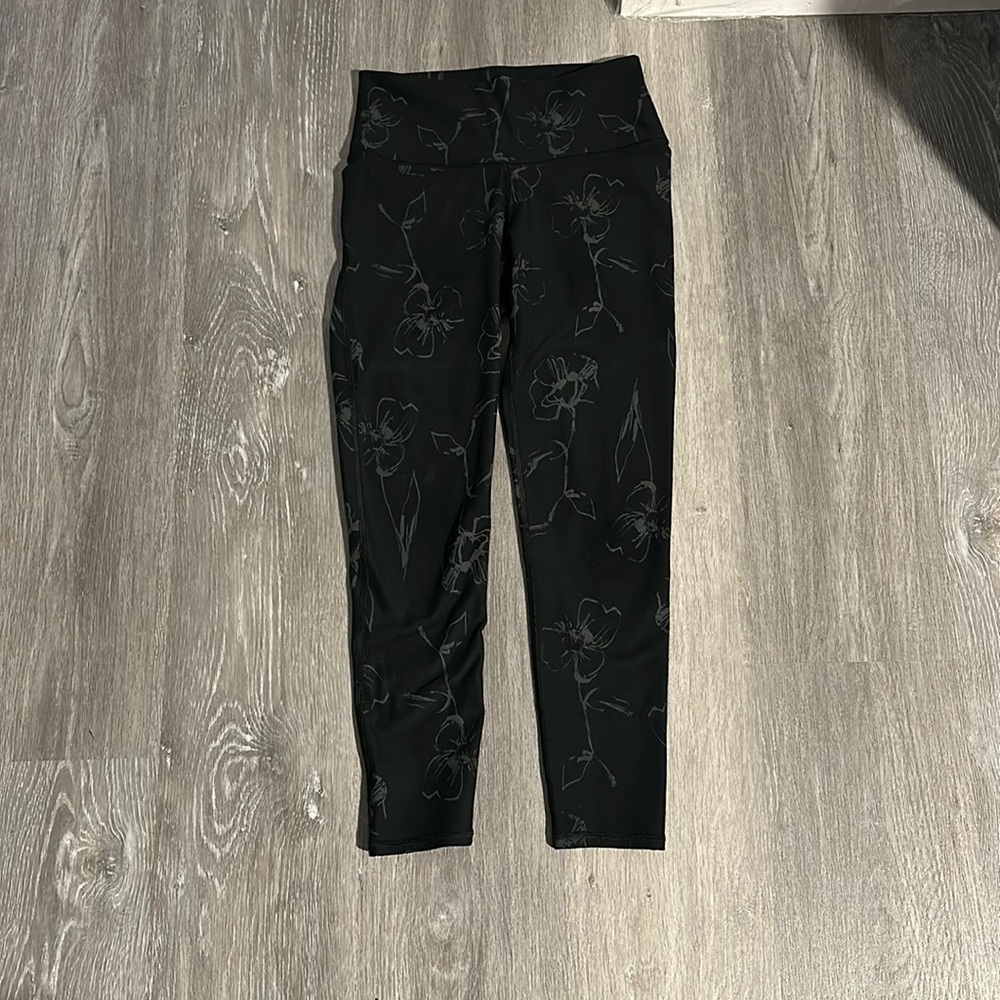 Black flower printed Fabletics leggings